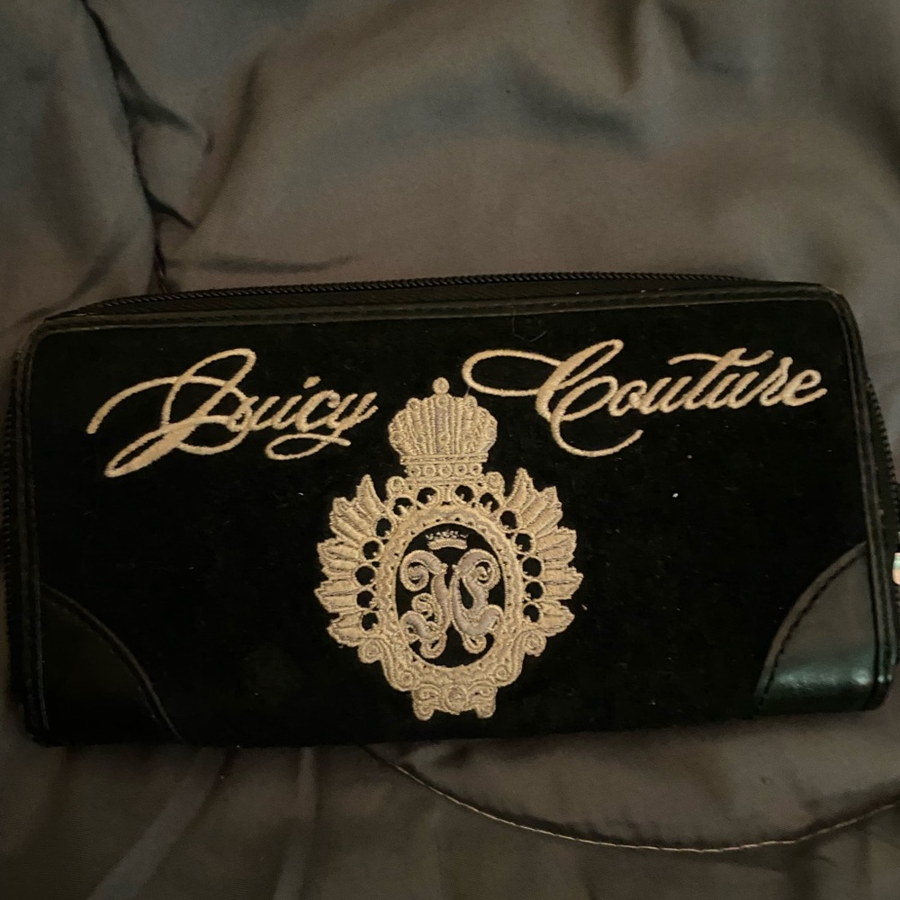 Juicy Couture Zip Around wallet